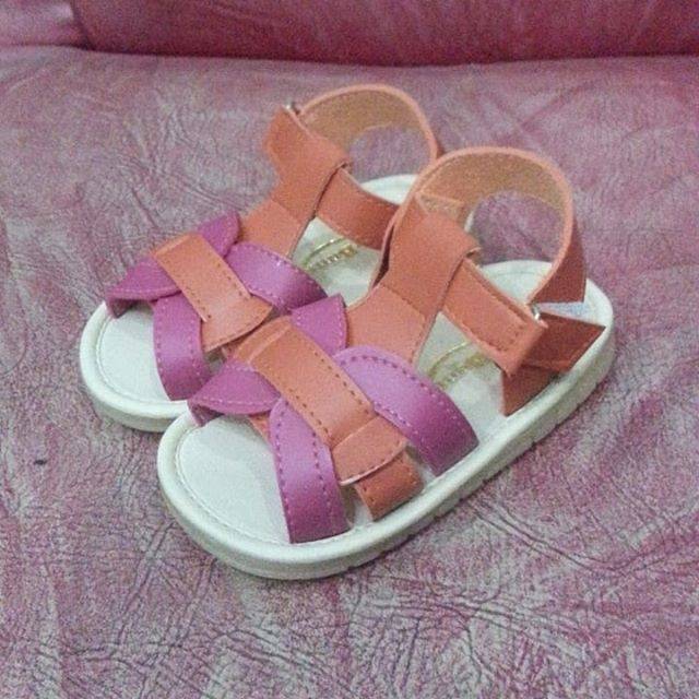 Sepatu Sendal Bunyi Lusty Bunny (Cewek)