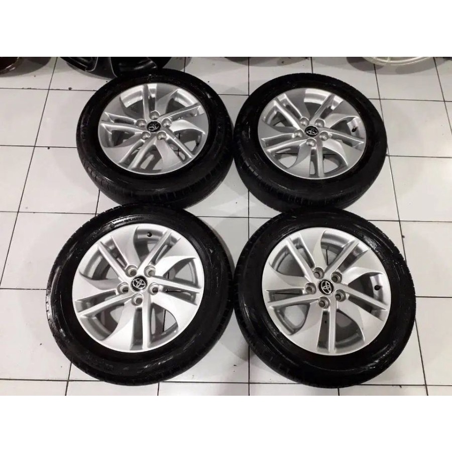 velg mobil bekas sienta ring 16 lubang baut 5x100 plus ban kondisi 70%