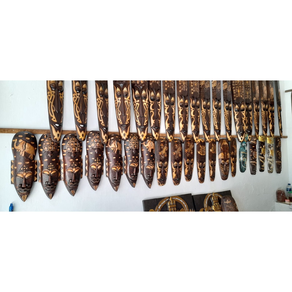 Hiasan dinding topeng Lombok 50cm kerajinan ukiran kayu handmade