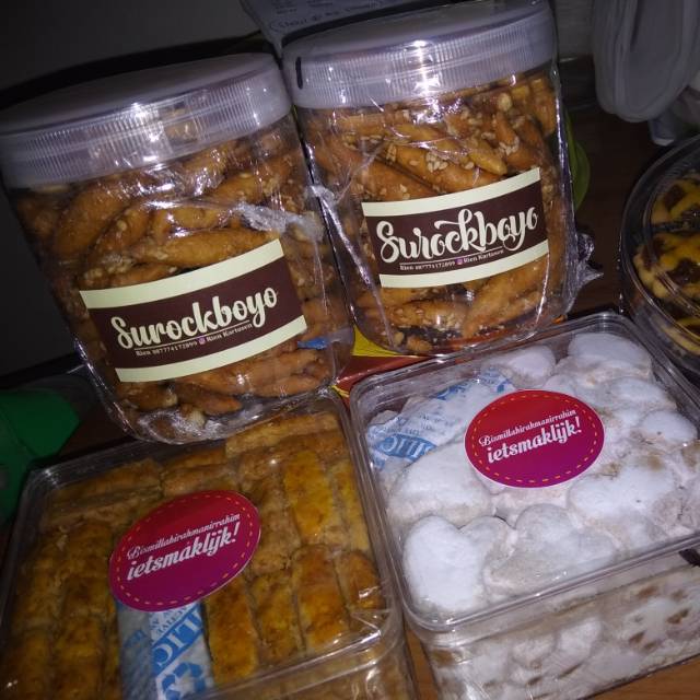 

Cemilan dan kukis (blondie. Snow on the sahara . Gabus manis