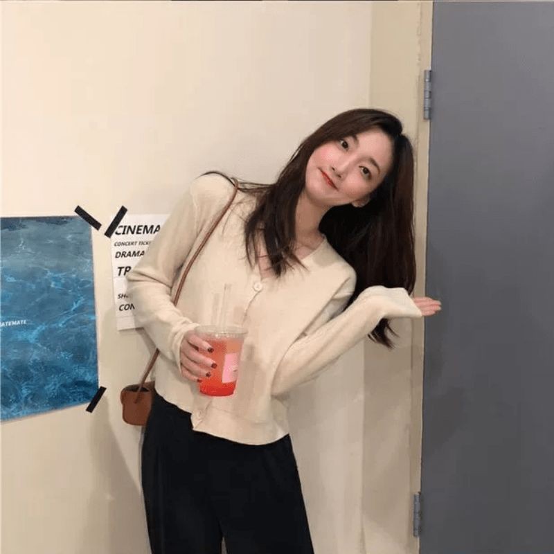 Jihyo Crop Cardigan Aprikot Outer Knit Rajut Impor Premium Korea