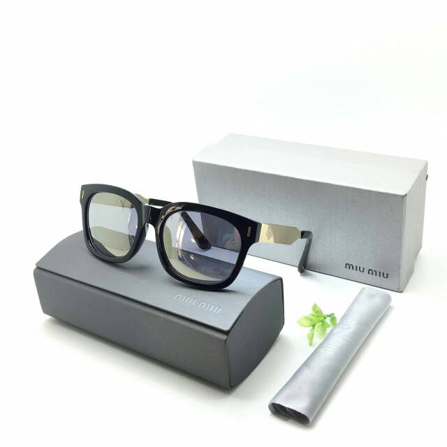 Kacamata miu miu