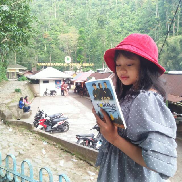 Buku 100 koin emas