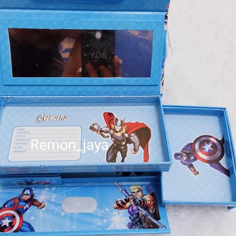 

Kekinian TEMPAT PENSIL 3 SUSUN DENGAN KODE / KOTAK PENSIL 3D KARAKTER LUCU PIN SANDI ~