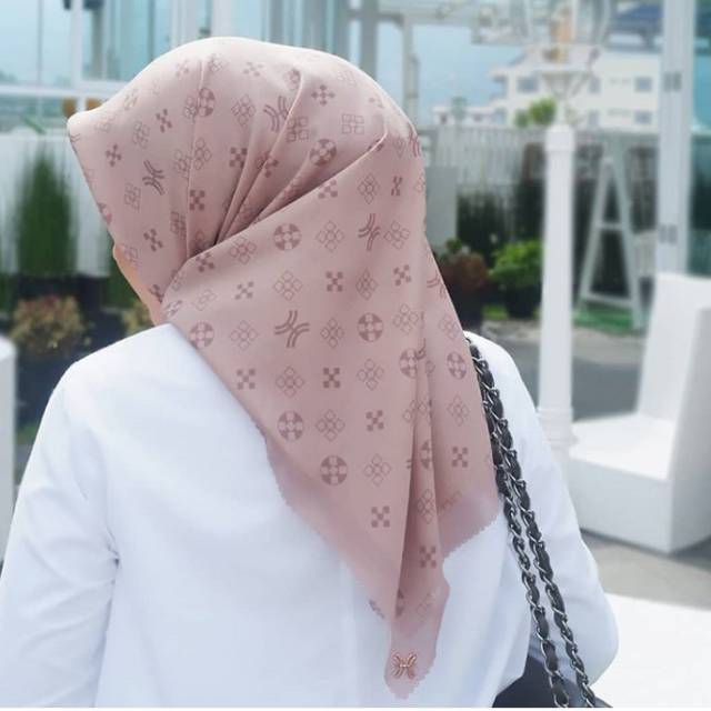 Hida Hasan monogram cinnamon