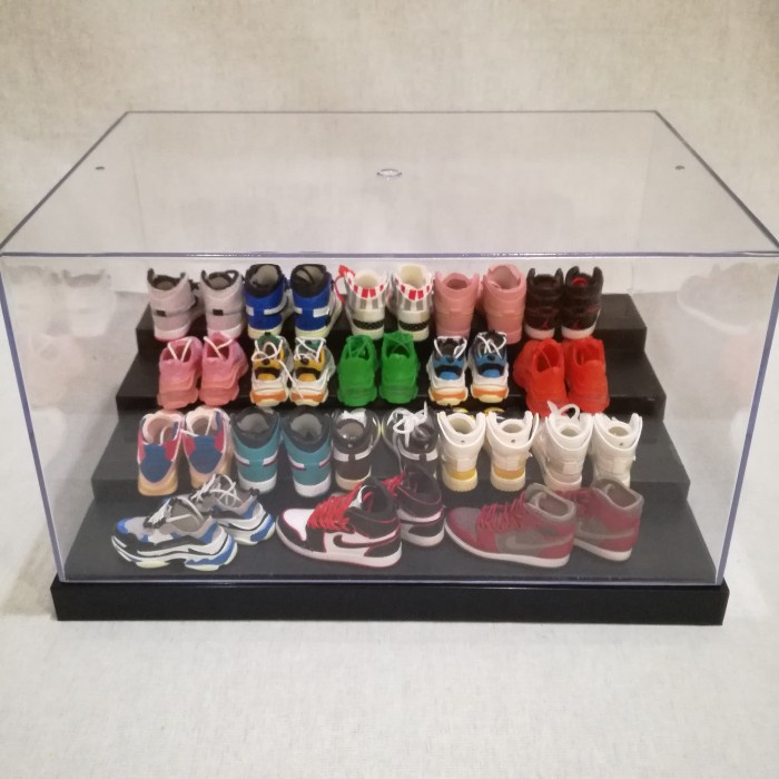 SNEAKERS DISPLAY ARCLYRIC 4LAYERS FOR SNEAKERS MINIATUR