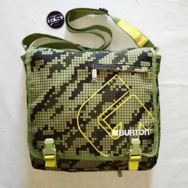 Messenger bag / laptop bag / school bag