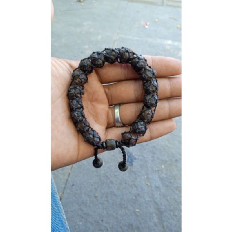 gelang munta besi tanah