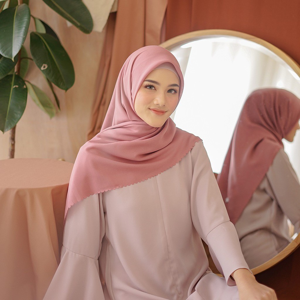 KERUDUNG BELLA SQUARE LASERCUT POLYCOTTON HIJAB LASERCUT BELLA SQUARE SEGIEMPAT BISA COD