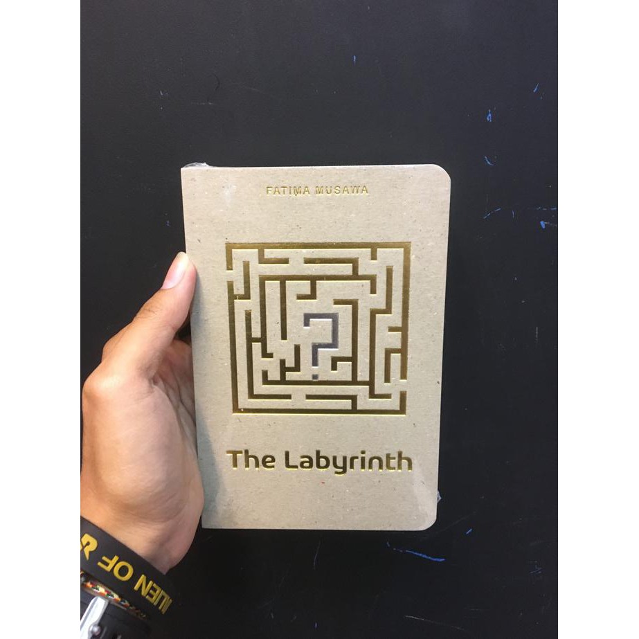 Buku The Labyrinth - Fatima Musawa