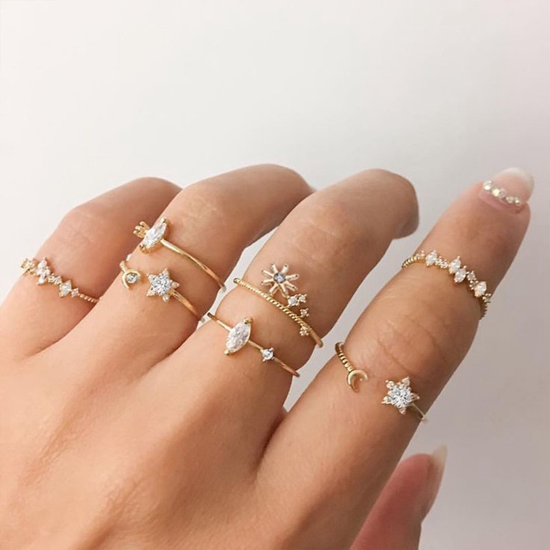 7 Pcs / Set Cincin Emas Bentuk Bulan Bintang Gaya Bohemian Untuk Wanita