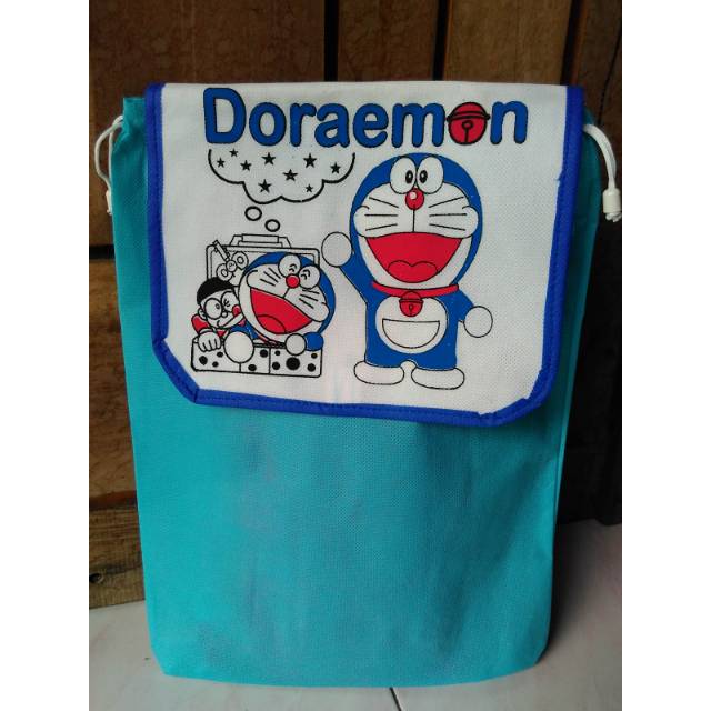 

SOUVENIR ULANG TAHUN ANAK | TAS GENDONG KARAKTER KARTUN DORAEMON | READY STOCK, TERLARIS, TERBARU