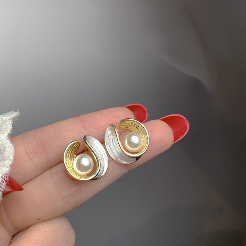 Anting Tusuk Gantung Wanita Desain Hati Hias Mutiara + Berlian Gaya Korea Untuk Hadiah / Liburan