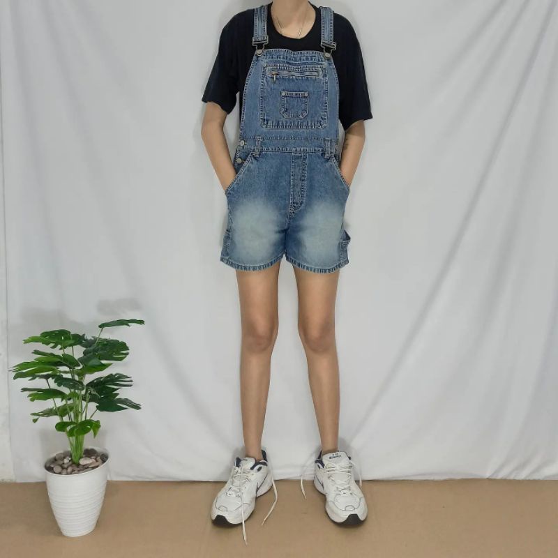 NO BOUNDARIES OVERALL SHORT JEANS