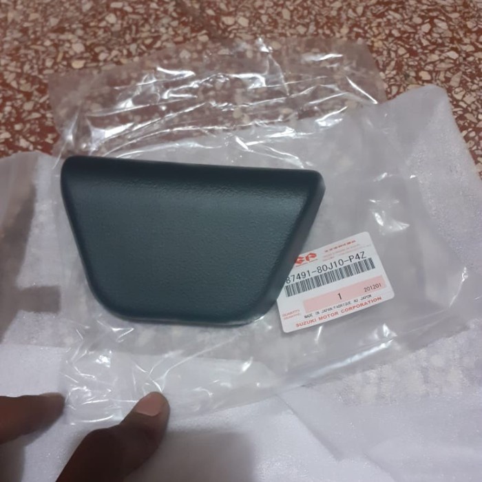 Perlengkapn Jok Mobil, Cover/Tutup Baut Jok Tengah Suzuki Sx4