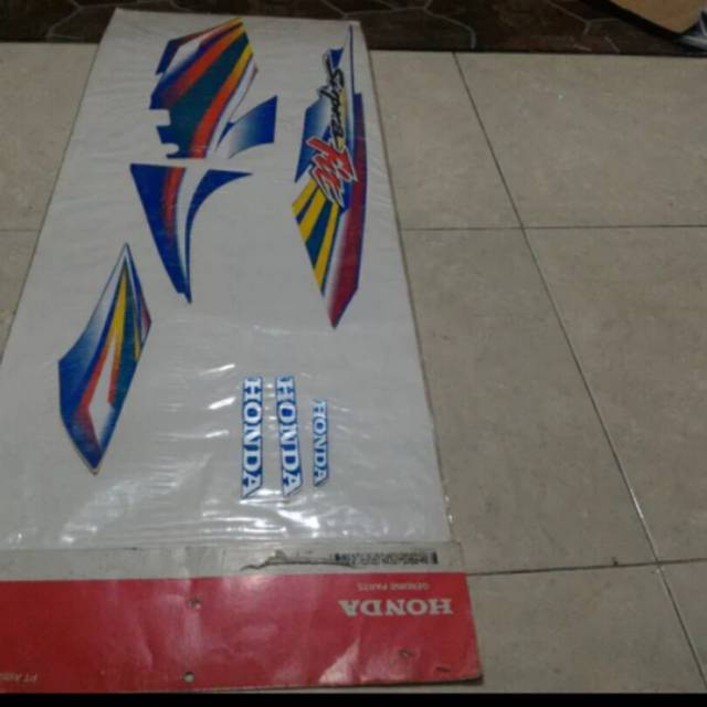Striping stiker les body supra fit 2004 cakram biru ori ahm