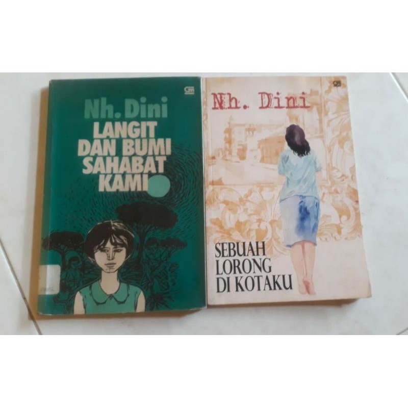 Paket 2 buku NH Dini - Langit dan Bumi Sahabat Kami dan Sebuah Lorong di Kotaku
