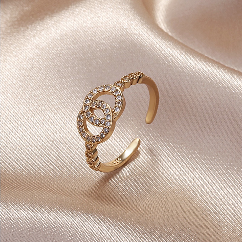 Eropa Amerika Fashion Gaya Baru Interlocking Ring Double O Letter Ring Diamond-studded Influencer Gaya Yang Sama Cincin Perempuan Anti-fading Pasangan Cincin Reksa Hadiah