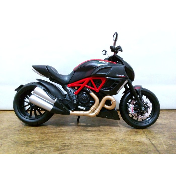 Diecast Miniatur Motor Sport Ducati Diavel Carbon Diecast Maisto 1:12