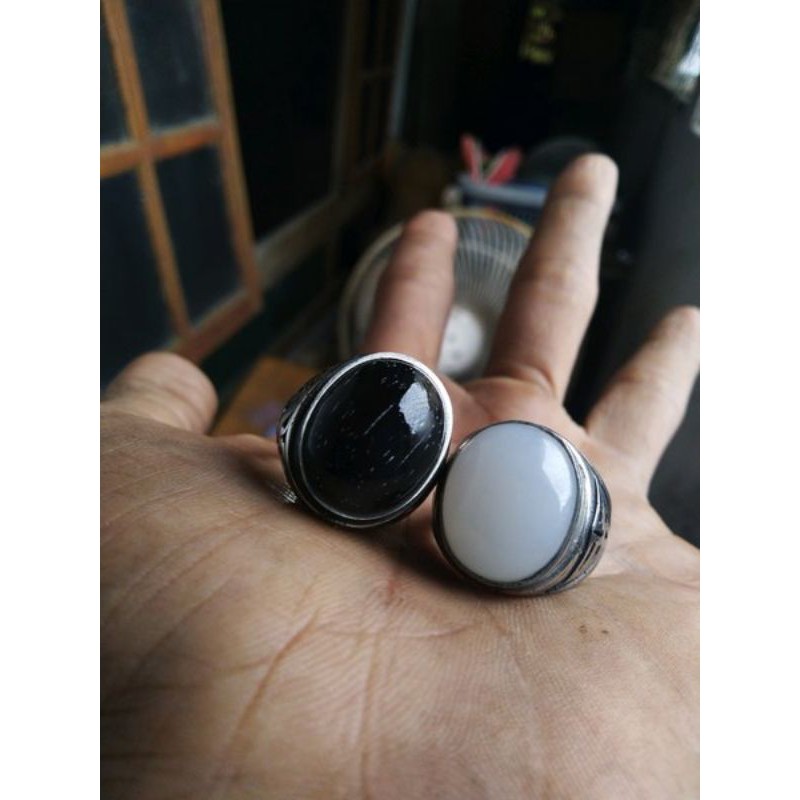 Sepasang Fosil Mani Gajah Putih Sumatra vs Kelor Urat Putih Ready Warangan Keris Merah Hitam Jerman
