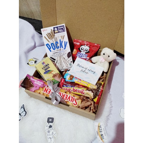 

Hampers Box kado ultah / Snack Box/ Gift Box / Hampers Wisuda part 9
