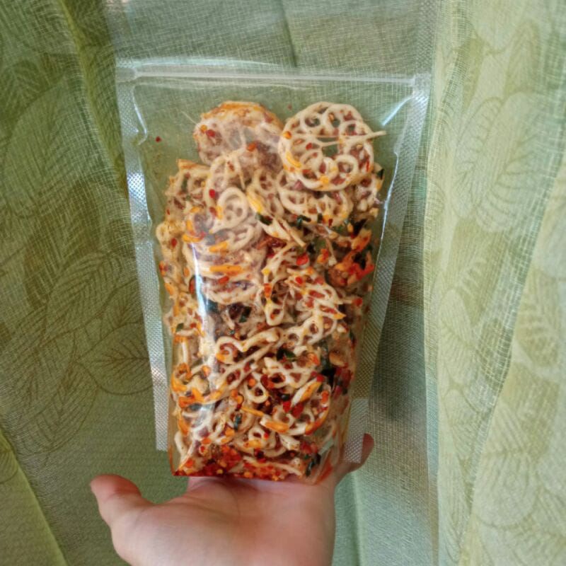 

cemilan kerupuk pedas