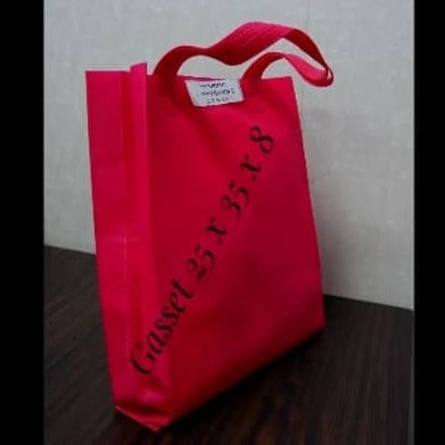 

Tas Spunbond / Goodie Bag / Souvenir Bag Gasset uk 25 cm x 35 cm x 8 cm