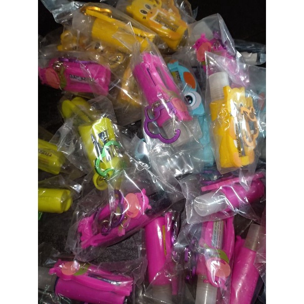 FRESH CARE MINYAK ANGIN AROMATHERAPY ROLL DENGAN GANTUNGAN KUNCI KARAKTER/TOPPER