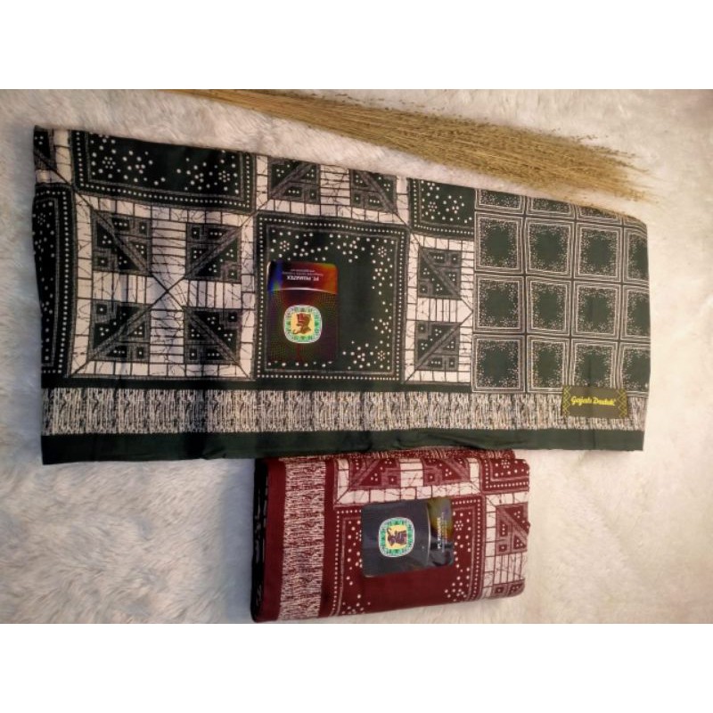 SARUNG GAJAH DUDUK WARISAN