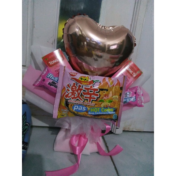 

buket makanan/buket snack / buket murah /hadiah ulang tahun/gift makanan