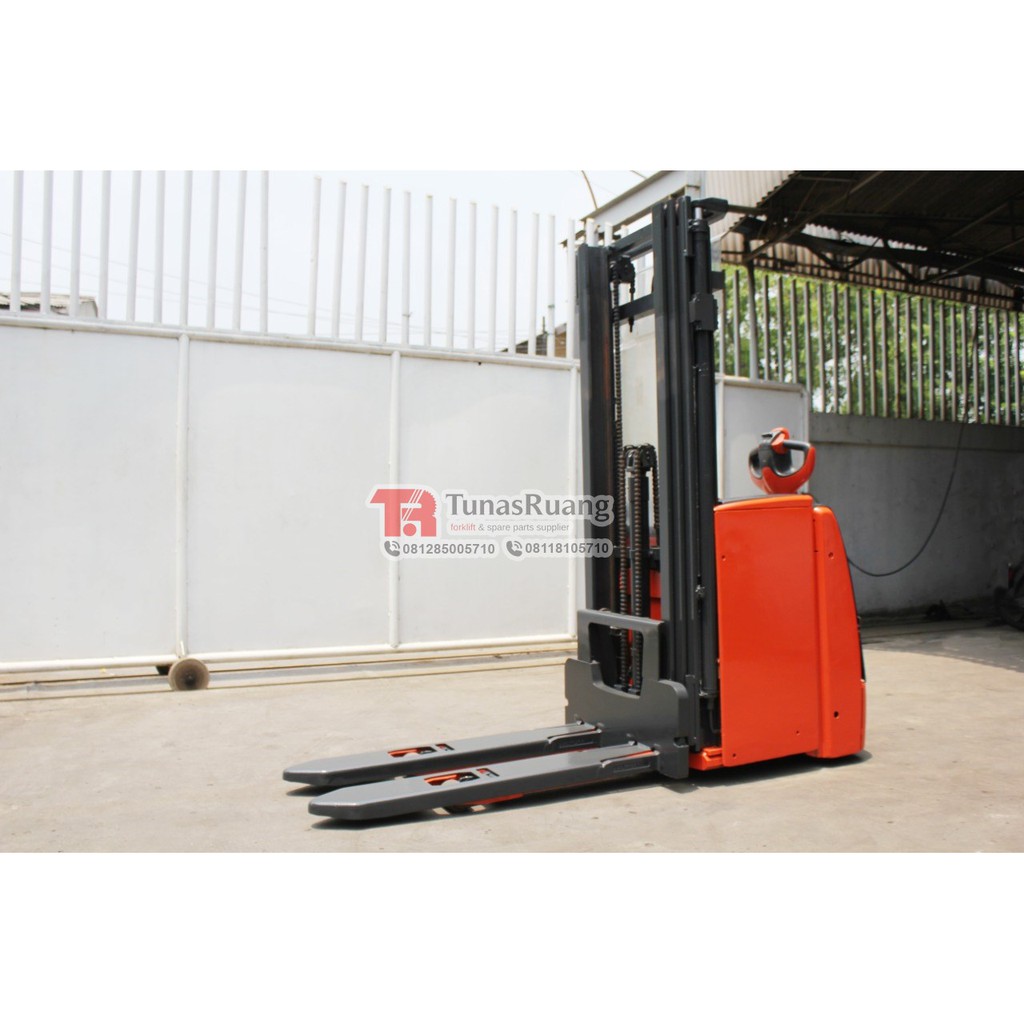 Stacker Bekas Berkualitas Linde Import Germany