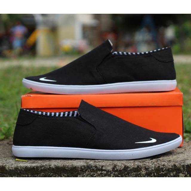 sepatu slip on nike