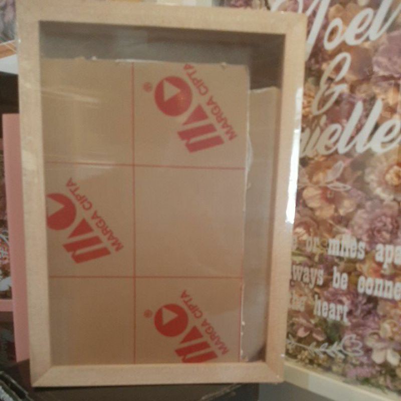 Pigura / frame / bingkai 3D Kayu ukuran 32x48 (A3+) + kaca acrylic. anti pecah.