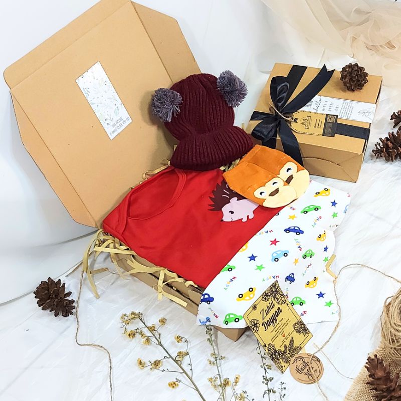 KADO BAYI | HAMPERS BAYI | JUMPER BAYI | JUMPSUIT BAYI | DRESS BAYI PEREMPUAN | BAJU BAYI LAKI LAKI | HAMPERS BAYI NEWBORN | HAMPERS BABY BOY | HAMPERS BABY GIRL | SETELAN ANAK LAKI LAKI | SETELAN ANAK PEREMPUAN | BABY GIFT | PARCEL NEWBORN | KADO LAHIRAN-cute red porcupine