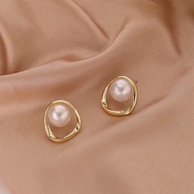 Anting Stud Mutiara Imitasi Bentuk Bulat Tidak Teratur Warna Emas Untuk Wanita