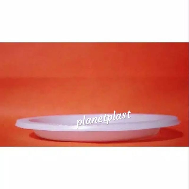 Piring plastik kecil