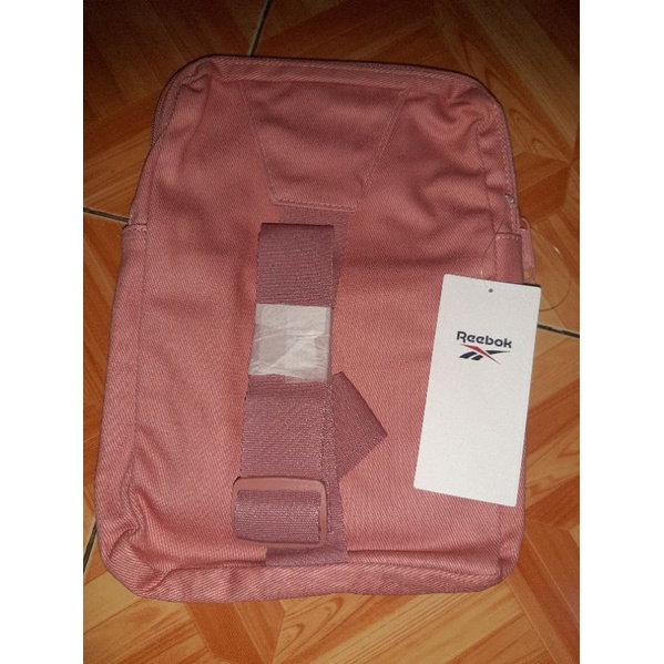 Tas Reebok CL FO SLING BAG SANROS PINK