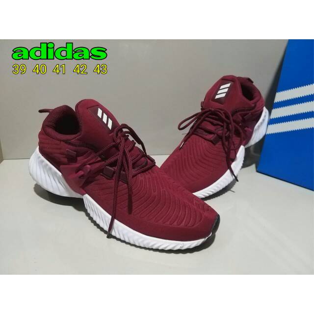 Sepatu Olahraga Adidas
