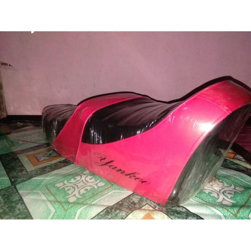 jok yankee warna merah vespa limited edition