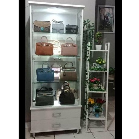 Lemari pajangan kaca tas plus lampu led