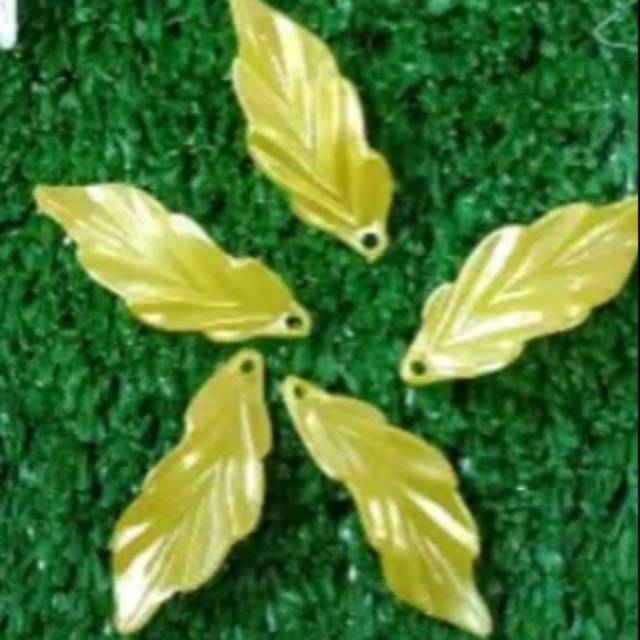 

Daun ulir mutiara 1 pon