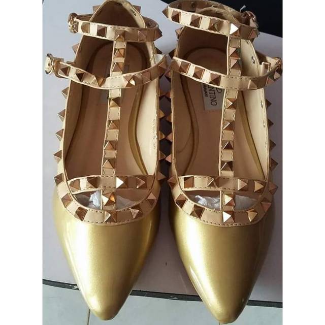 Preloved flatshoes valentino