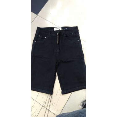 levis pendek