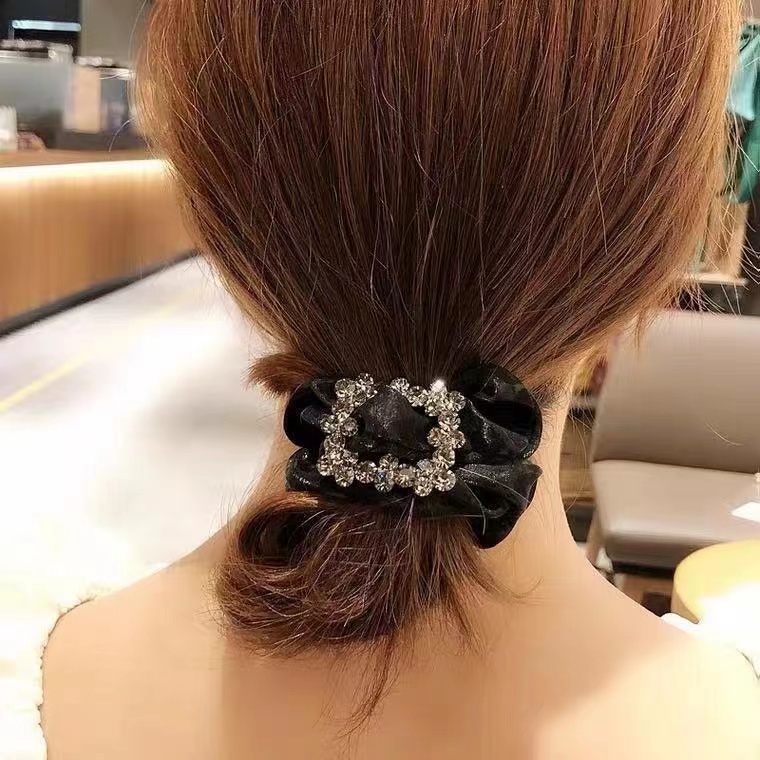 (Hello Girl)F123 Ikat Rambut Wanita Simpul Square Mutiara Gaya Korea Import