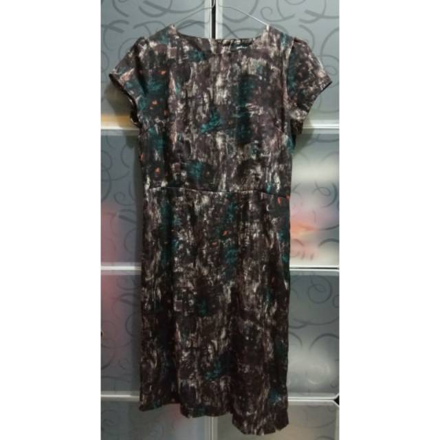 Dress Abstrak