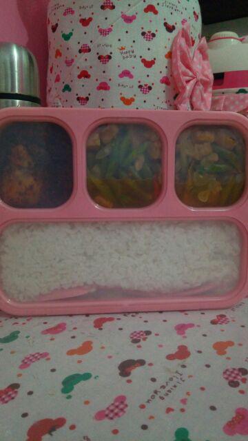 Lunch Box Yooyee Sekat 4 Sup