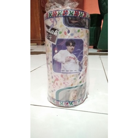 

Celengan dari kertas karton