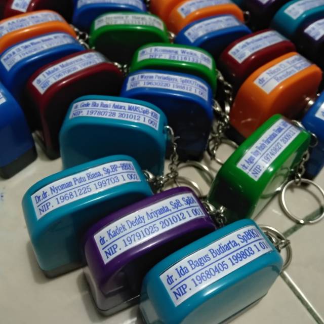 

STEMPEL NAMA NIP SIP DOKTER PERAWAT BIDAN NOMOR GANTUNGAN KUNCI 1343 mm