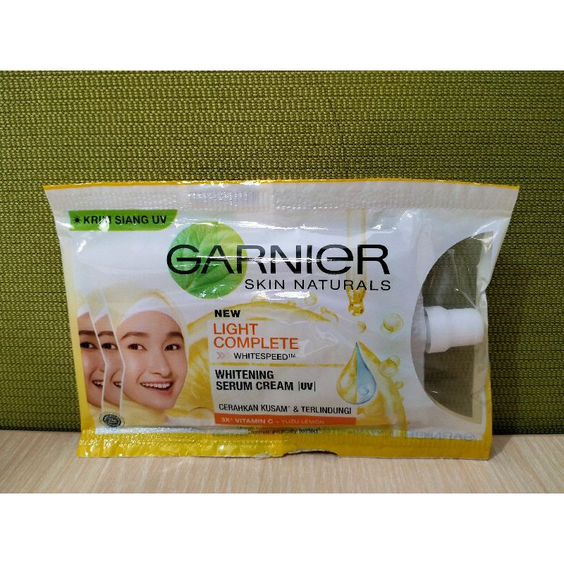 GARNIER BRIGHT COMPLETE VITAMIN C SERUM CREAM UV |CREAM SIANG |SACHET