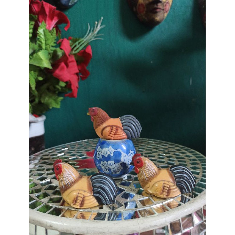 

Pajangan Antik Rautan djadoel (isi 3) motif ayam jago mini dari Resin
